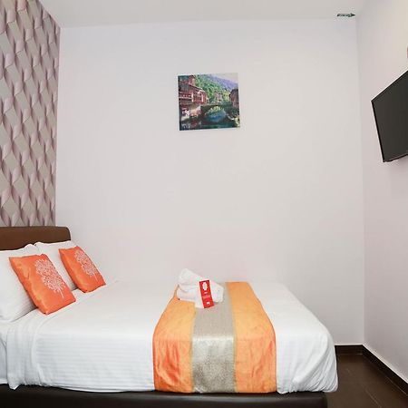 Oyo 250 Palazzo Hotel Kulai Johor Bahru Esterno foto