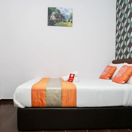 Oyo 250 Palazzo Hotel Kulai Johor Bahru Esterno foto