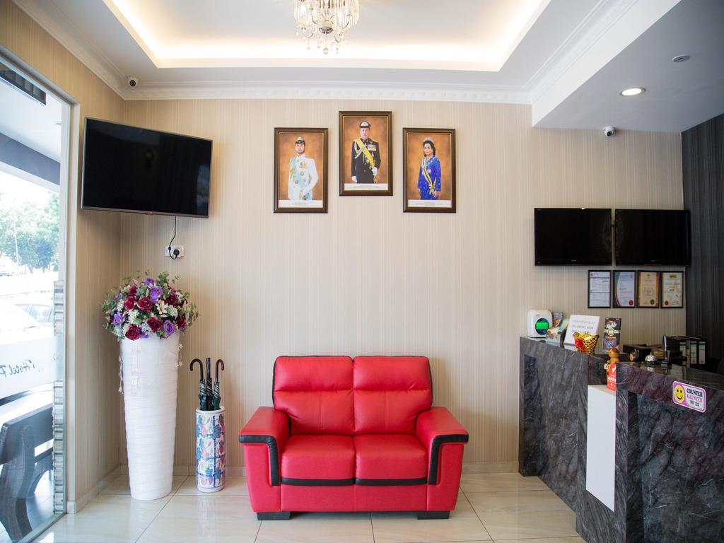 Oyo 250 Palazzo Hotel Kulai Johor Bahru Esterno foto