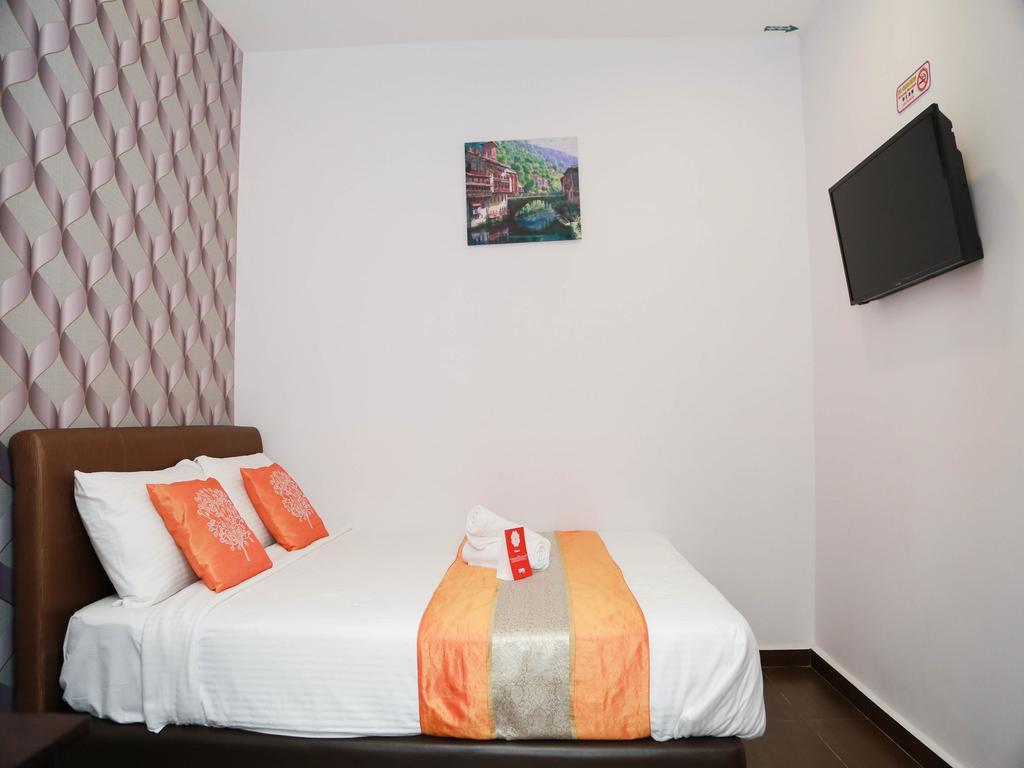 Oyo 250 Palazzo Hotel Kulai Johor Bahru Esterno foto