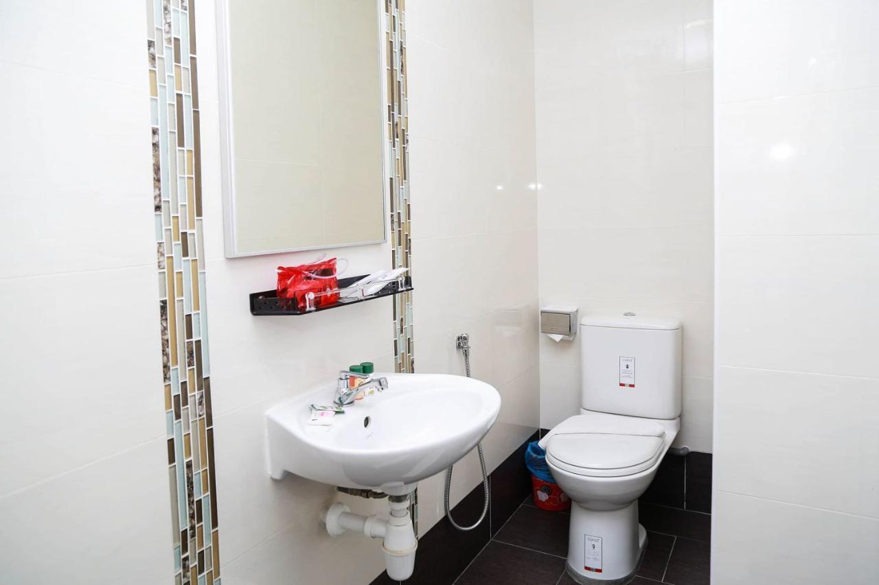 Oyo 250 Palazzo Hotel Kulai Johor Bahru Esterno foto